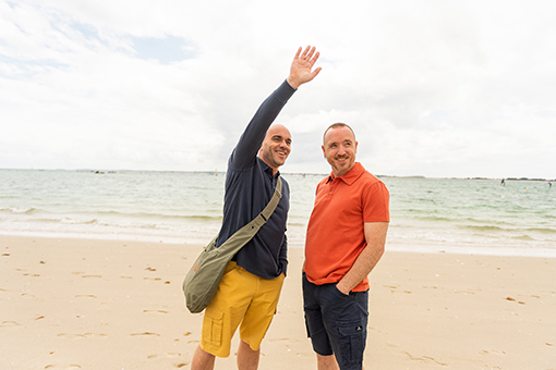 Bermuda pour homme jaune et bleu marine