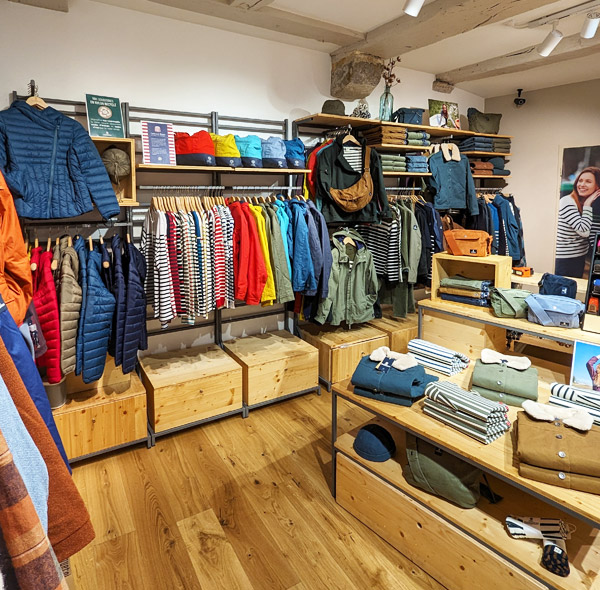 intérieur du magasin mousqueton de vannes
